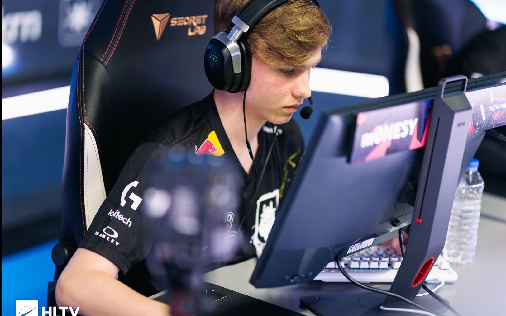 随着阿芳的 随着阿芳的